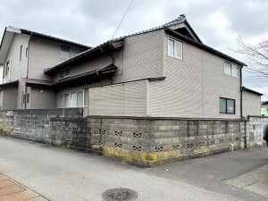 新発田市H様邸減築リフォーム前_倉庫とブロック塀