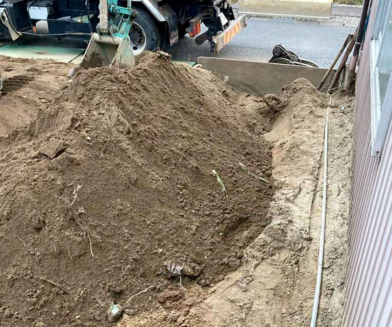 新潟市北区H様邸 外構リフォーム中_残土すき取り