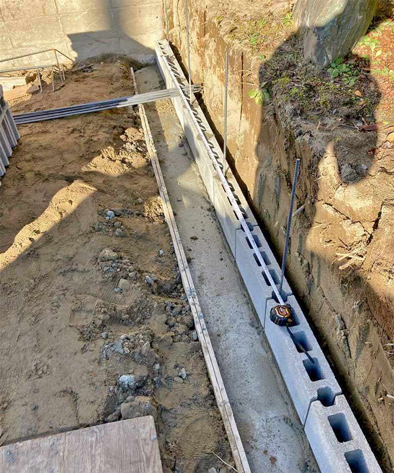 新潟市北区H様邸 外構リフォーム中_土留めブロック