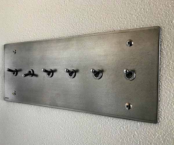 新潟市北区Y様邸フルリフォーム後_トグルスイッチ