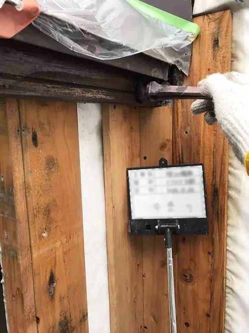 新発田市M様邸　外壁張替え中_木部の塗装