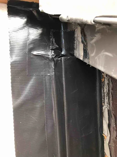 新発田市M様邸　外壁張替え中_防水テープ