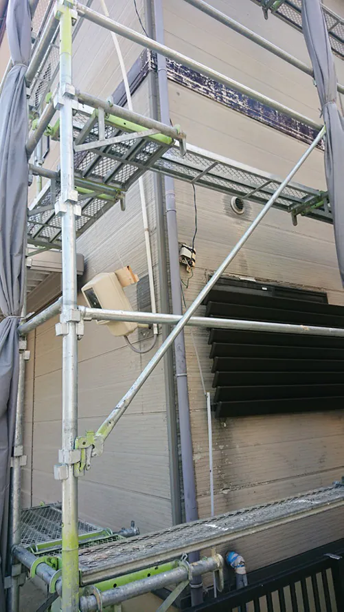 新発田市M様邸　外壁張替え中_足場