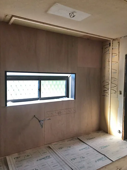 新発田市Y様邸水まわりリフォーム中_キッチン窓