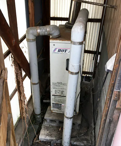 聖籠町I様邸　平屋リフォーム前_給湯器