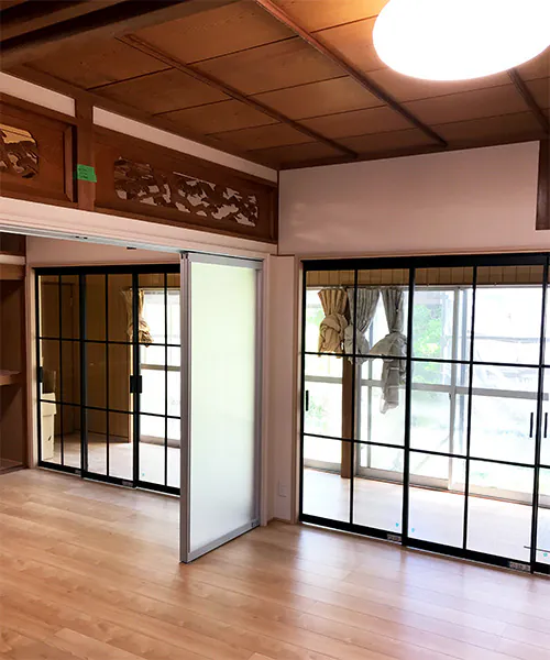 新潟市北区Y様邸　内装リフォーム後_透明間仕切り