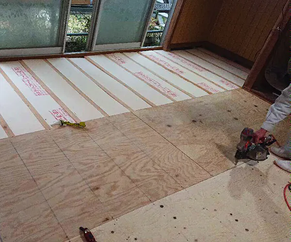 新潟市北区Y様邸　内装リフォーム中_床断熱