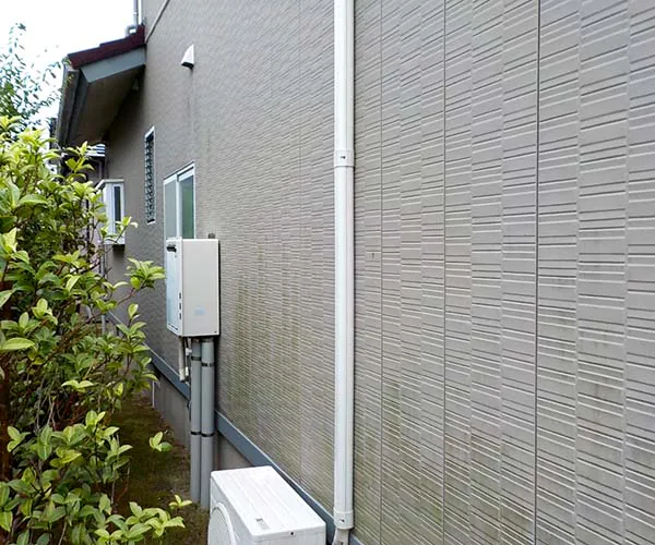 新潟市北区A様邸外壁塗装前_藻の発生