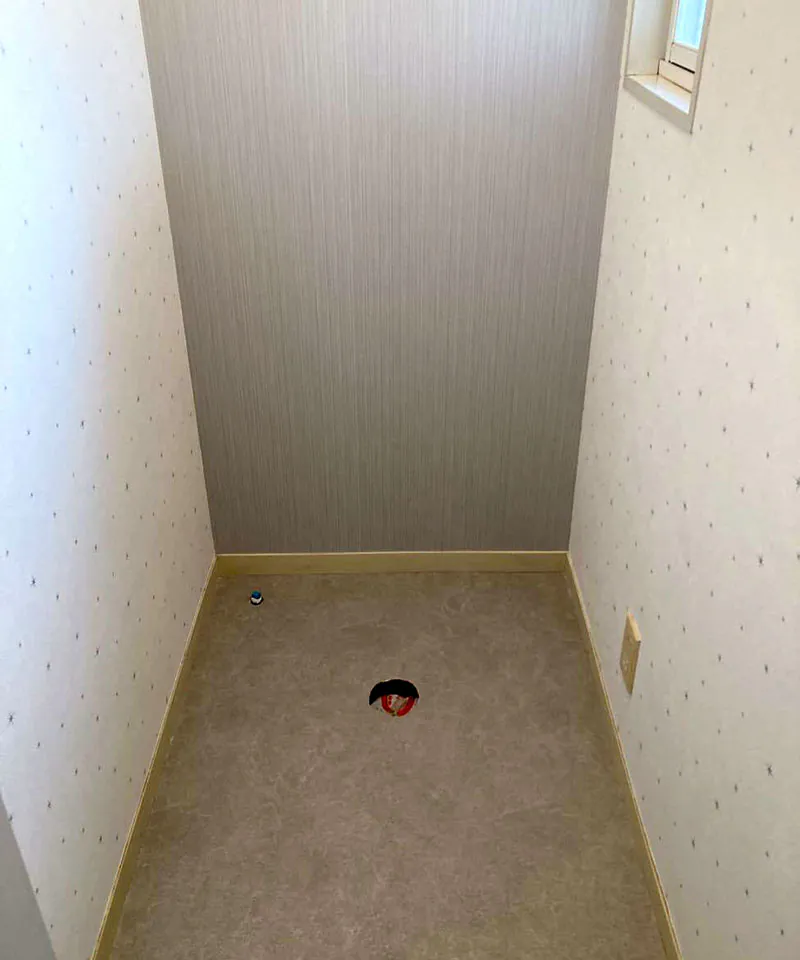 新潟市東区A様邸屋根リフォーム中_トイレ内装