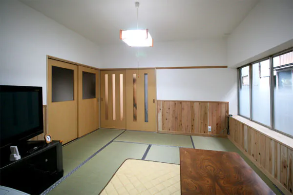 阿賀野市H様邸リビングリフォーム後_腰壁