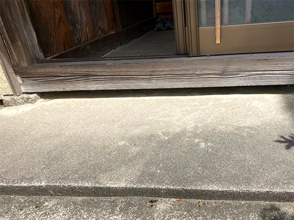 阿賀野市H様邸玄関リフォーム前_段差