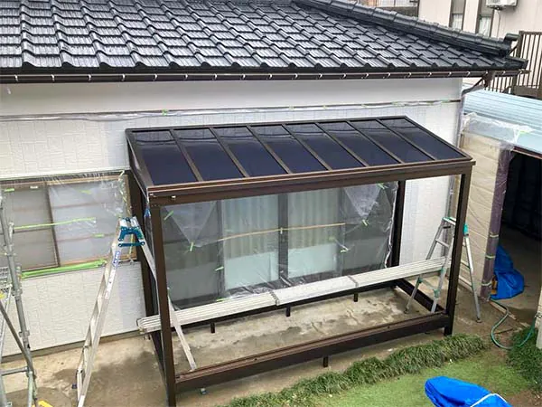新潟市東区Y様邸テラス囲い設置中