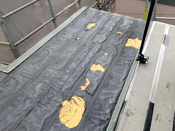 新潟市北区Y様邸 屋根葺き替え中_傷んだ下地