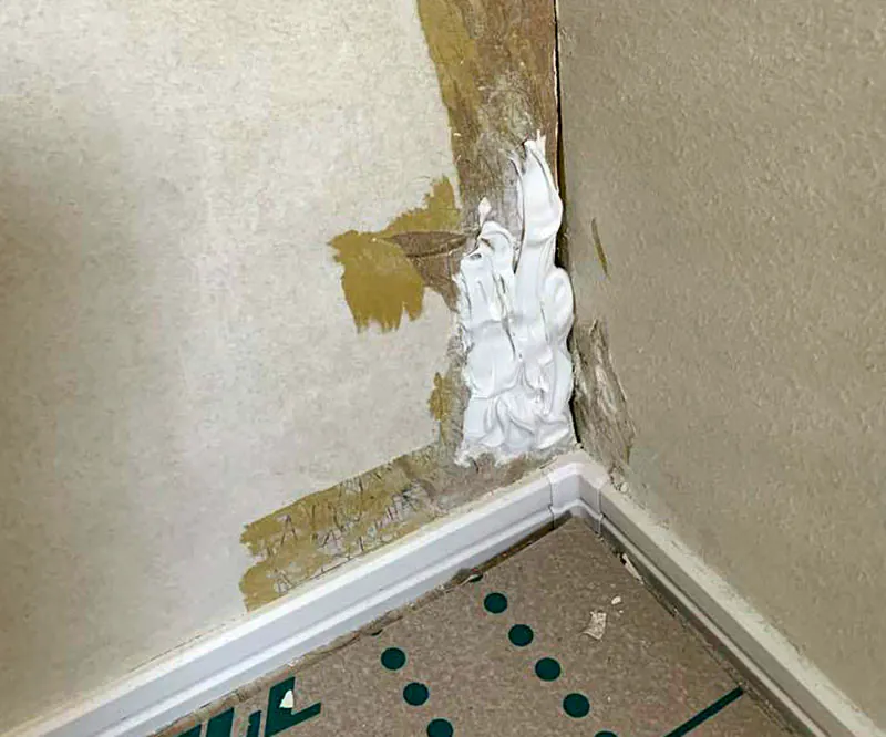 新潟市北区T様邸　ペット対応リフォーム中_パテ補修