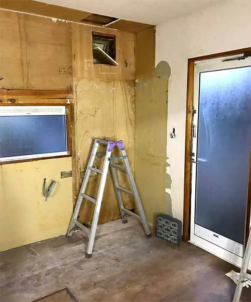 新潟市北区O様邸水まわりリフォーム中_キッチン解体