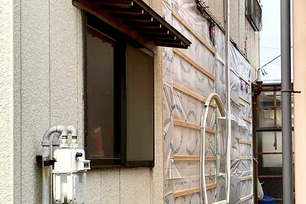 新潟市東区A様邸リフォーム_外壁部分張替え中