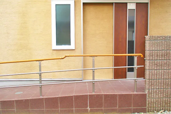 玄関にスロープを設置