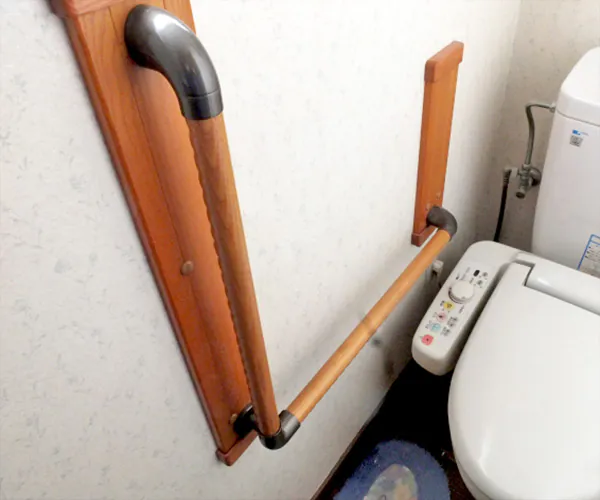 トイレのバリアフリーリフォーム_手すり