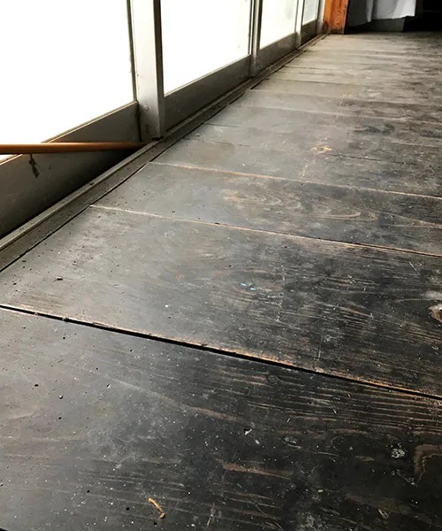 新発田市I様邸リビングリフォーム前_縁側のアルミサッシ
