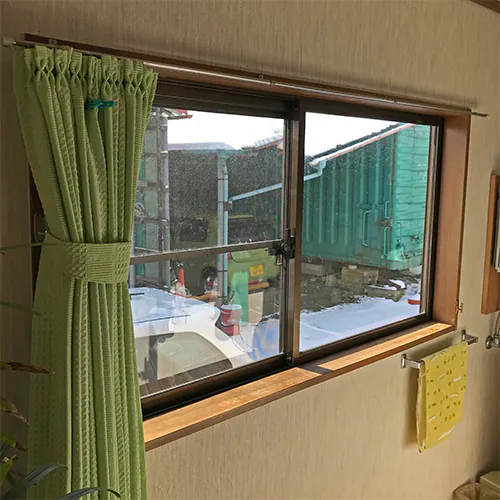 新潟市北区T様邸窓リフォーム前_洗面所の窓