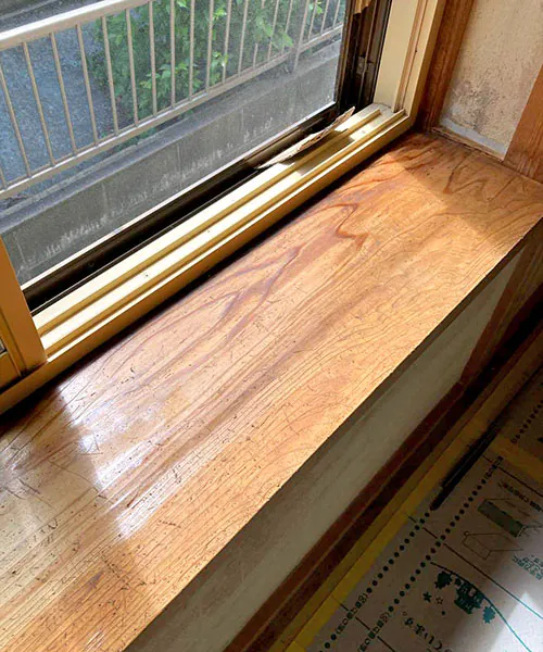 新発田市S様邸フルリフォーム中_窓枠塗装