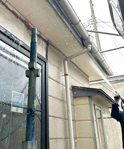 新潟市北区D様邸外壁リフォーム中_高圧洗浄