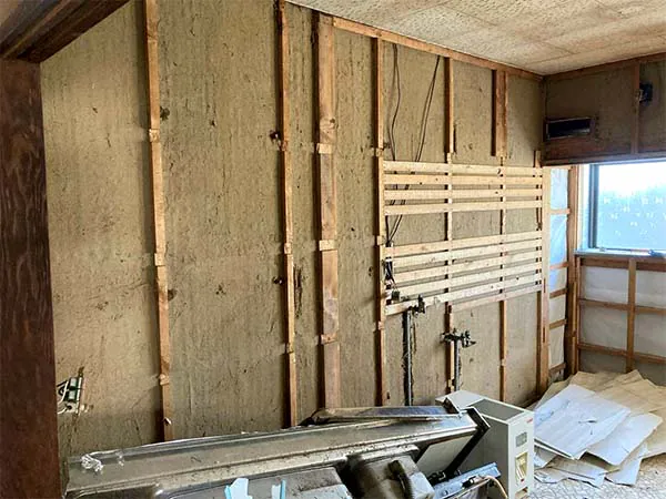 新潟市北区K様邸水まわりリフォーム中_土壁