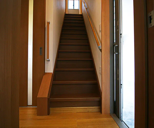 新潟市東区H様邸　フルリノベーション後_階段