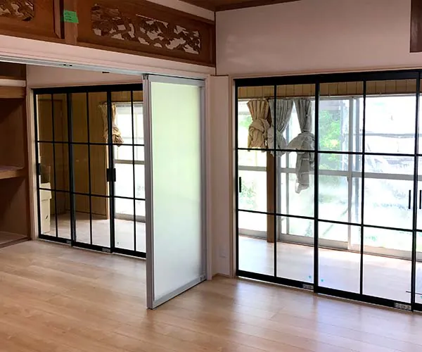 和室から洋室_透明間仕切り