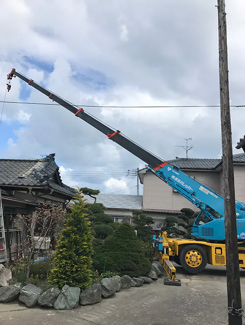 新潟市北区S様邸_屋根外壁リフォーム中_瓦の解体