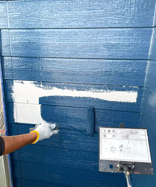 新潟市北区K様邸　外壁塗装中_中塗り