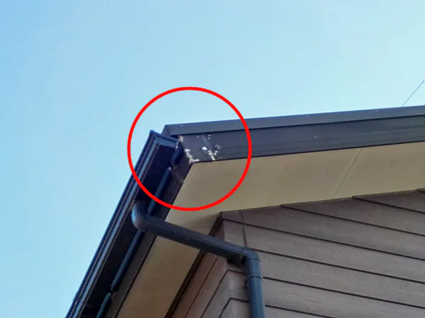 新潟市北区K様邸　外壁塗装前_破風塗装剥がれ