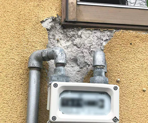 新潟市北区M様邸外壁塗装前_窓周りの凍害