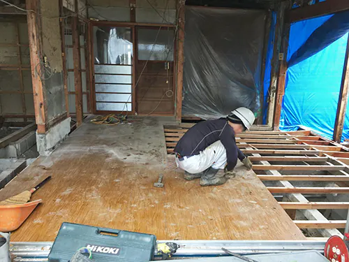 新潟市北区Y様邸減築リフォーム中_床張り替え