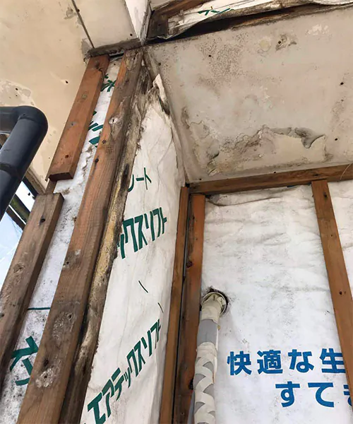 新潟市北区T様邸外壁張り替え中_雨漏あと