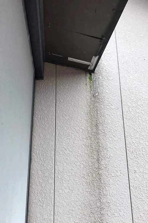 新潟市北区M様邸　外壁リフォーム前_雨だれあと