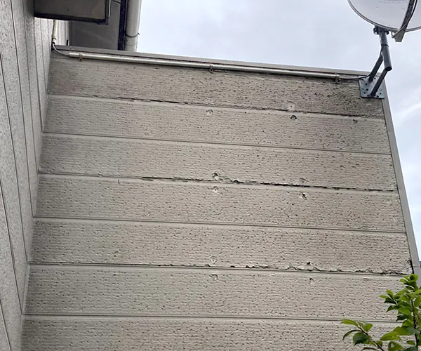 新潟市北区S様邸　外壁リフォーム前_傷んだ外壁