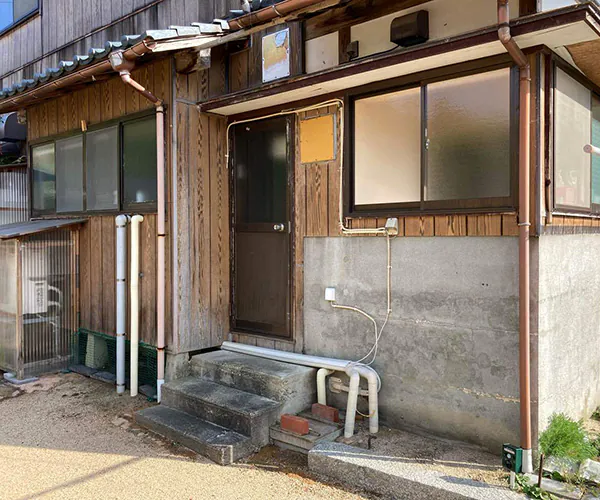 阿賀野市I様邸　外壁リフォーム前_過手口周り