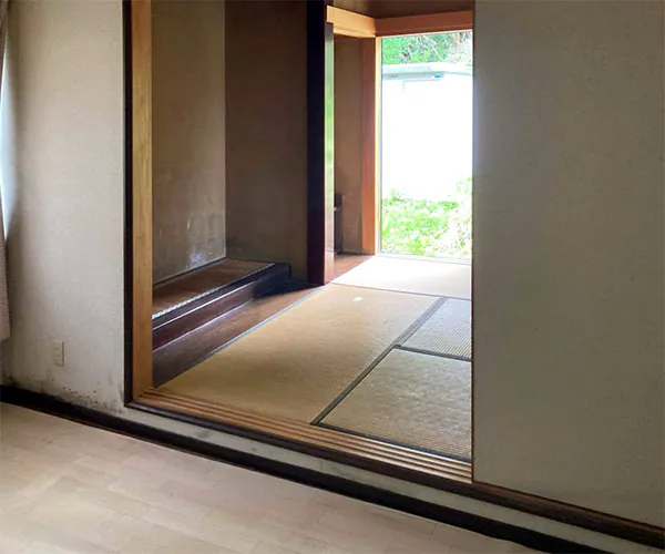 新発田市K様邸　バリアフリーリフォーム前_リビングから和室