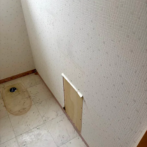 新潟市北区T様邸　トイレリフォーム中_収納を撤去