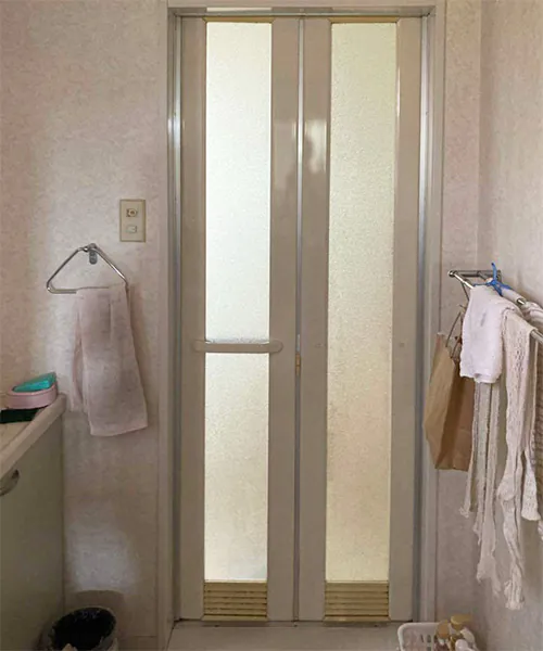 聖籠町N様邸　お風呂リフォーム前_扉