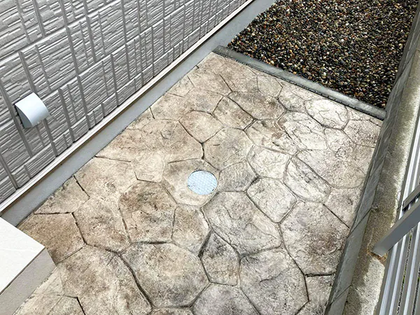 新潟市東区M様邸外構リフォーム後_スタンプコンクリ