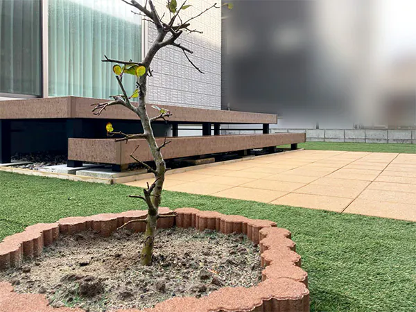 新潟市東区M様邸外構リフォーム後_人工芝