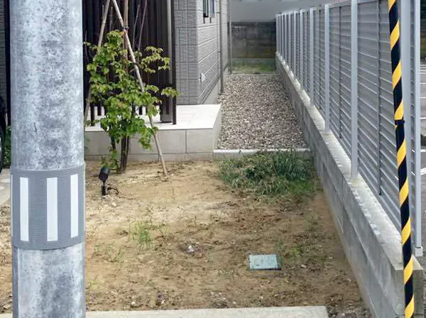 新潟市東区M様邸外構リフォーム前_玄関横