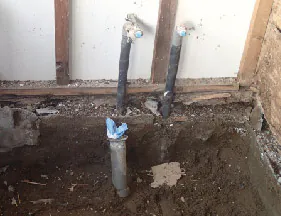 タイル風呂を解体したところ、土台がかなり傷んでいました